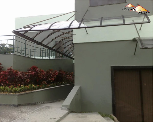 Cobertura em Policarbonato Compacto